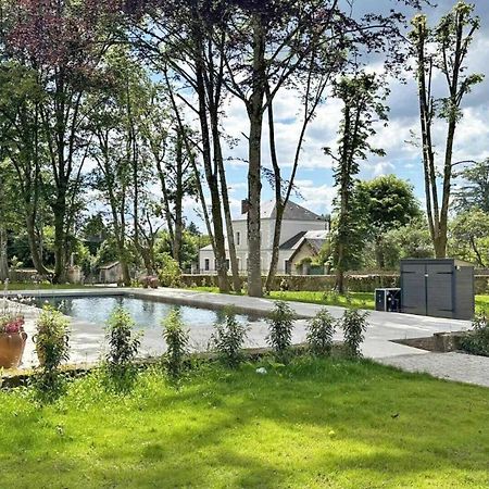 Le Manoir Des Perrieres Bed & Breakfast Рошуар Екстериор снимка