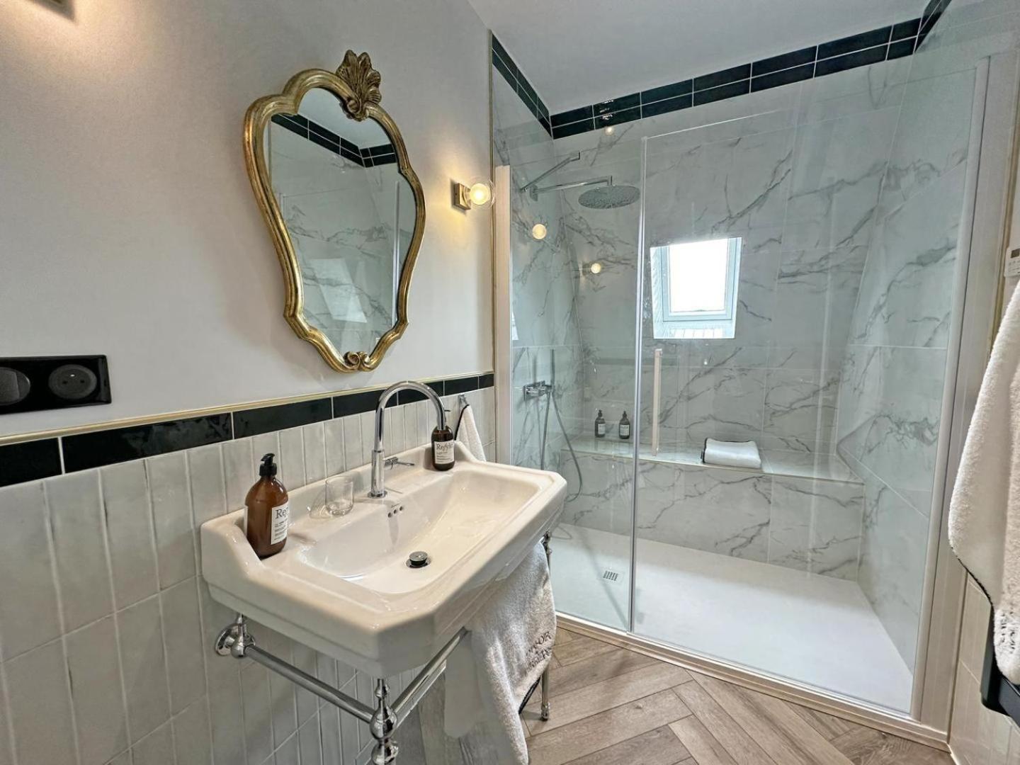 Le Manoir Des Perrieres Bed & Breakfast Рошуар Екстериор снимка