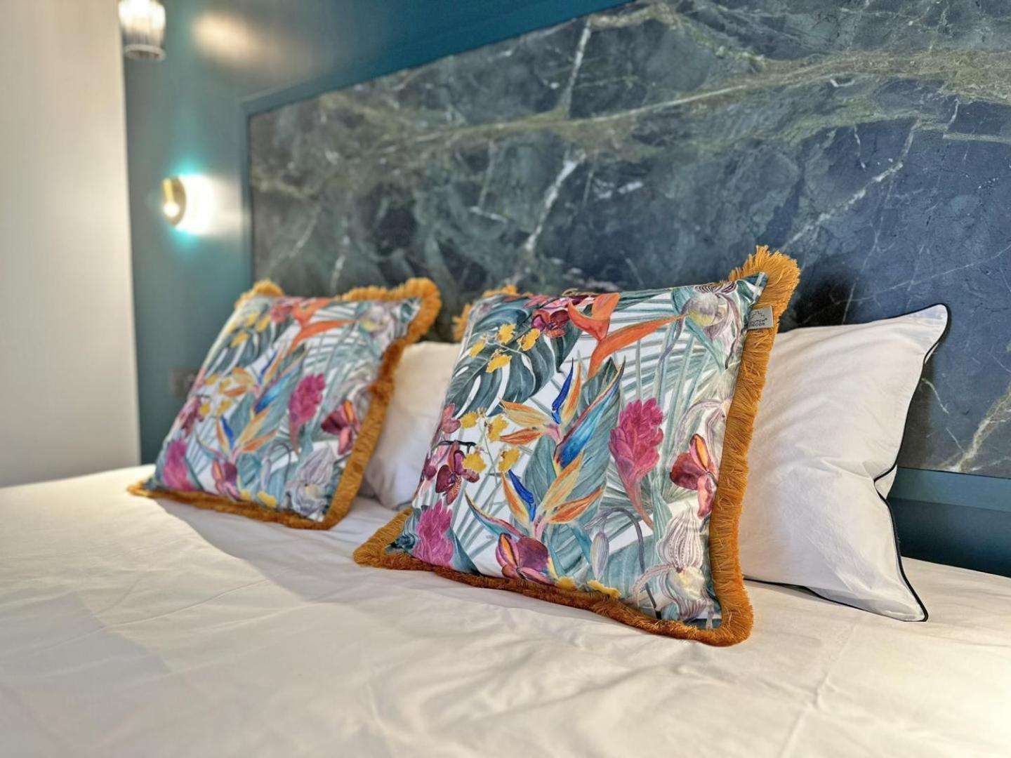 Le Manoir Des Perrieres Bed & Breakfast Рошуар Екстериор снимка