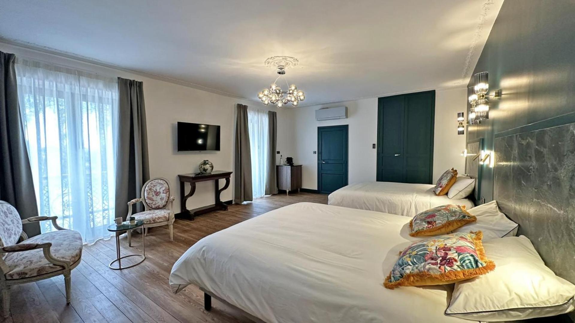 Le Manoir Des Perrieres Bed & Breakfast Рошуар Екстериор снимка