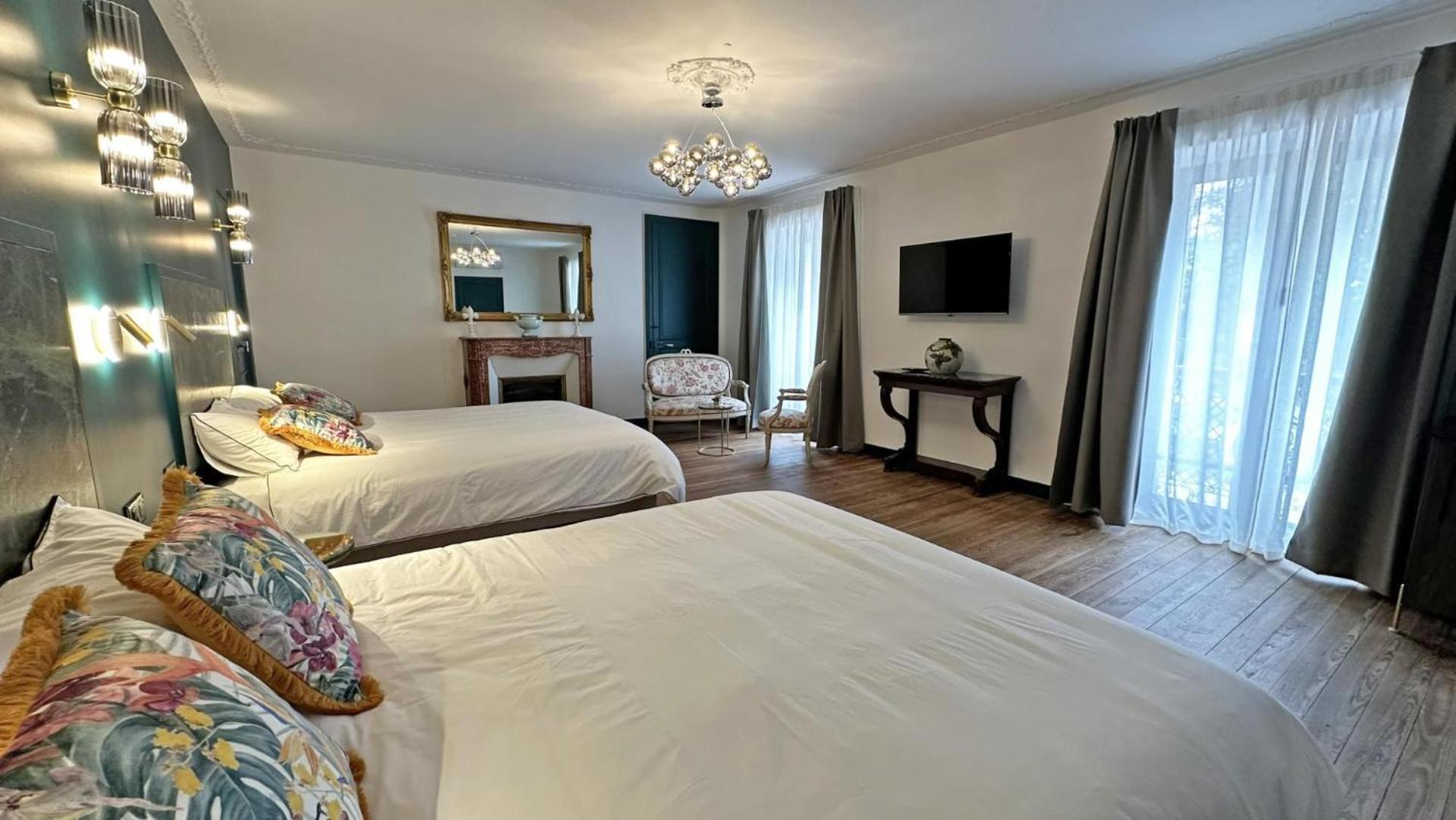 Le Manoir Des Perrieres Bed & Breakfast Рошуар Екстериор снимка