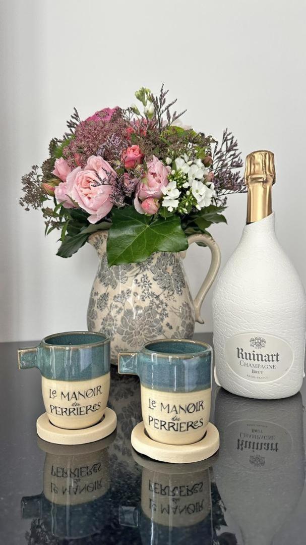 Le Manoir Des Perrieres Bed & Breakfast Рошуар Екстериор снимка
