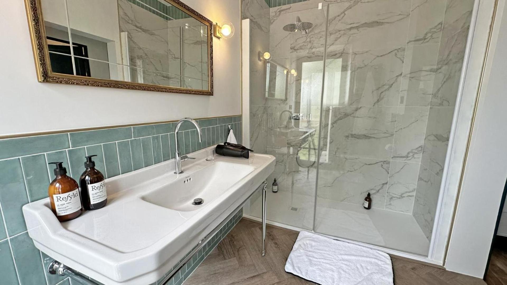 Le Manoir Des Perrieres Bed & Breakfast Рошуар Екстериор снимка