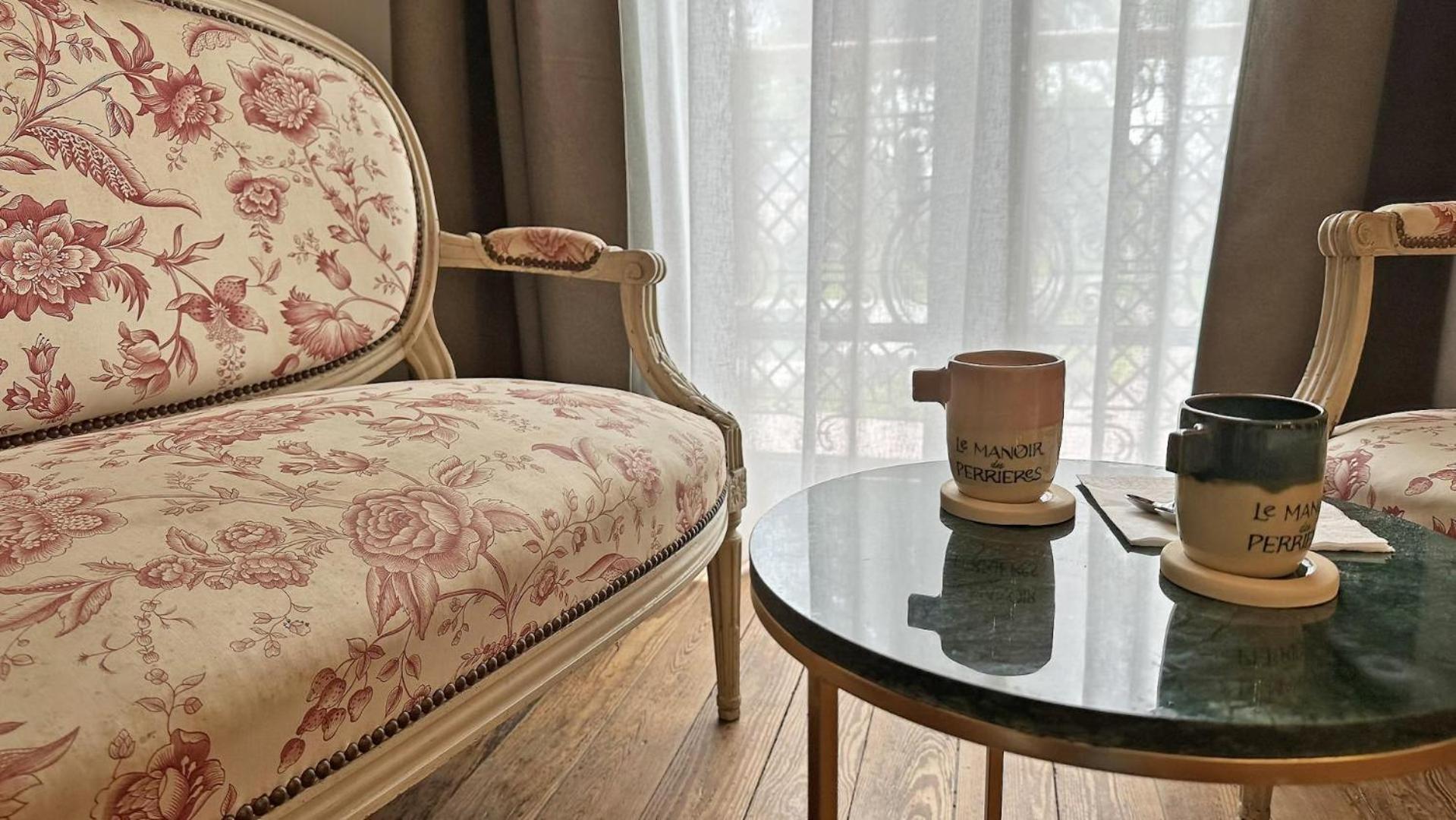 Le Manoir Des Perrieres Bed & Breakfast Рошуар Екстериор снимка