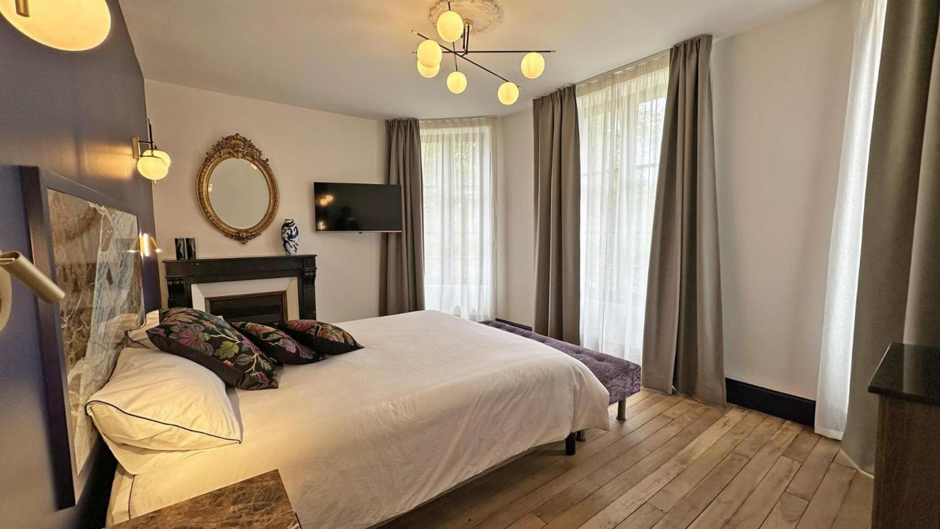 Le Manoir Des Perrieres Bed & Breakfast Рошуар Екстериор снимка