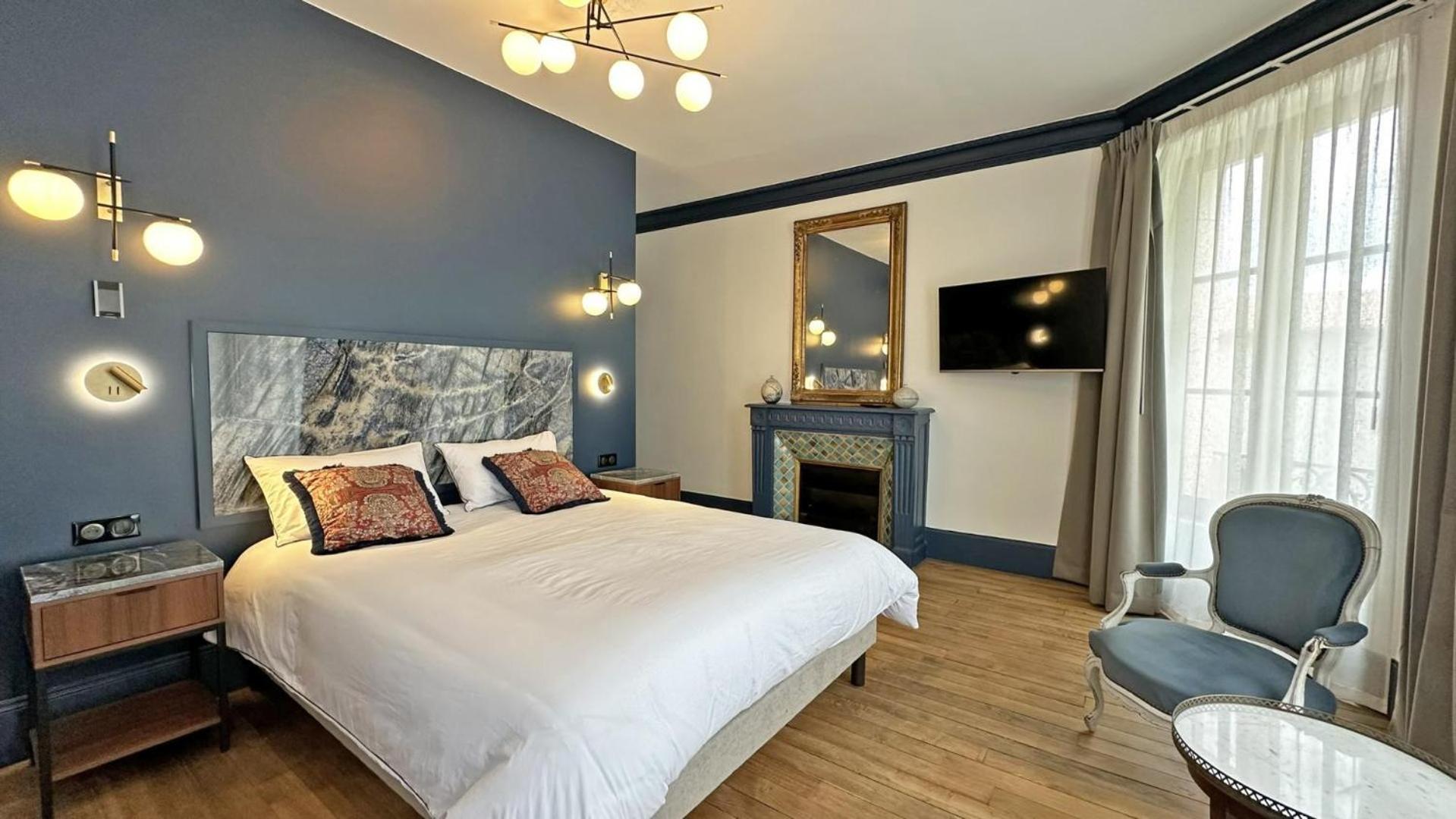 Le Manoir Des Perrieres Bed & Breakfast Рошуар Екстериор снимка