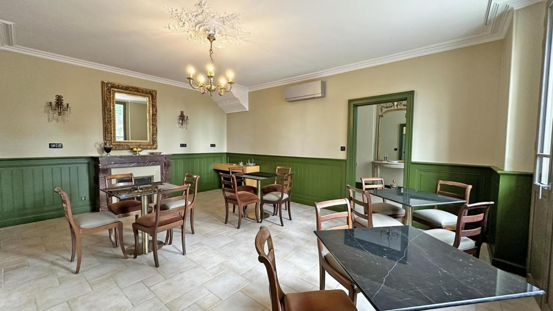 Le Manoir Des Perrieres Bed & Breakfast Рошуар Екстериор снимка