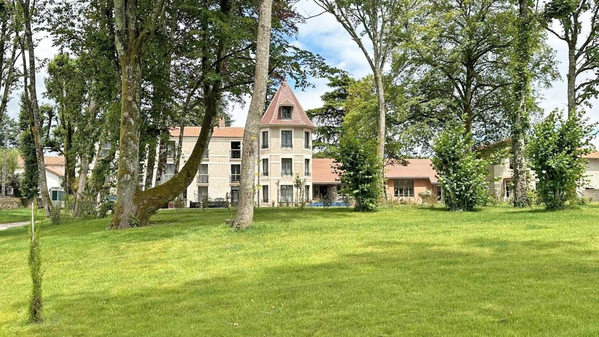 Le Manoir Des Perrieres Bed & Breakfast Рошуар Екстериор снимка