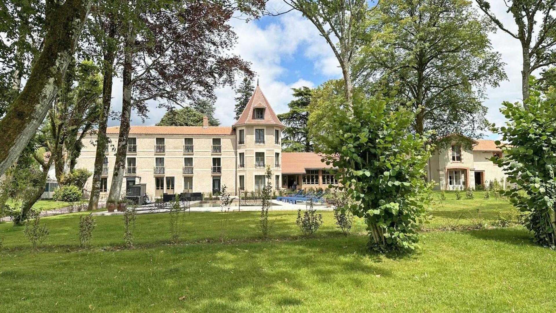 Le Manoir Des Perrieres Bed & Breakfast Рошуар Екстериор снимка
