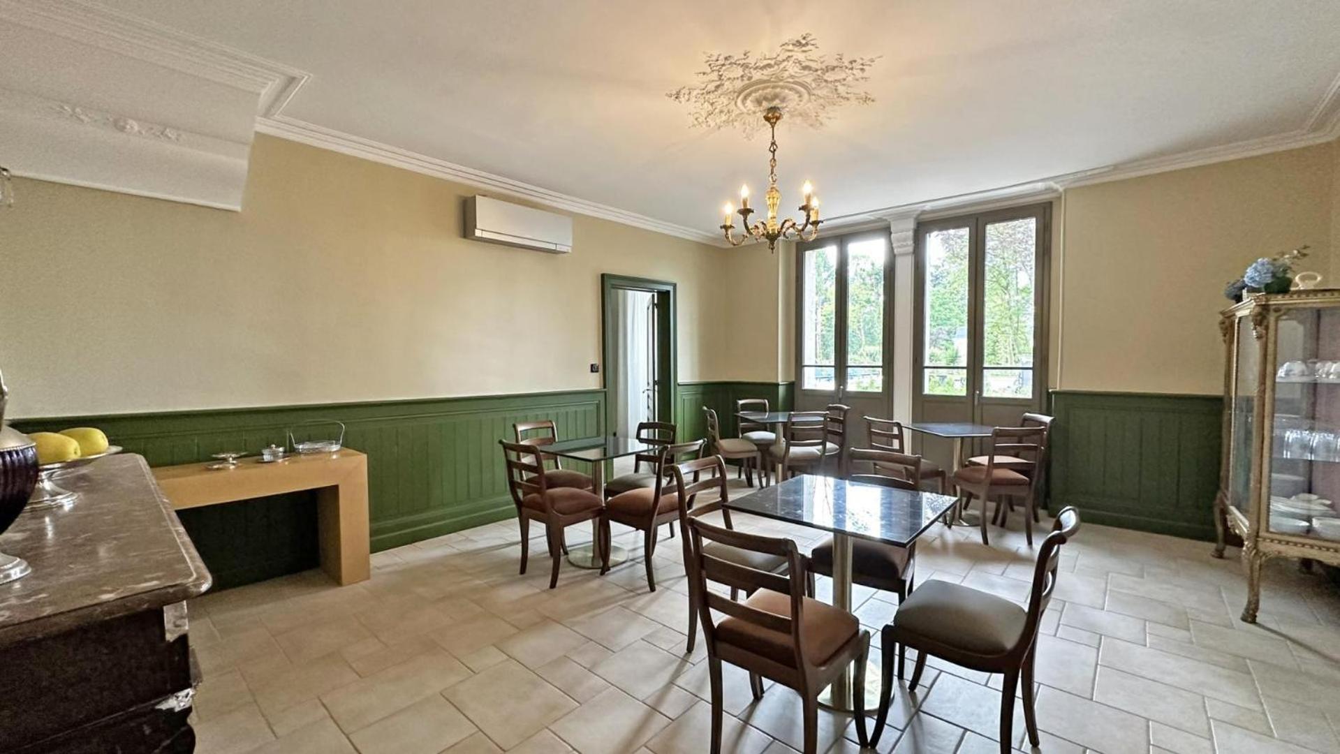 Le Manoir Des Perrieres Bed & Breakfast Рошуар Екстериор снимка